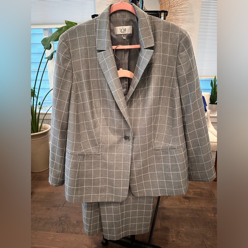 Le Suit Women's Formal Suit Pants and Jacket windowpane grey size 16